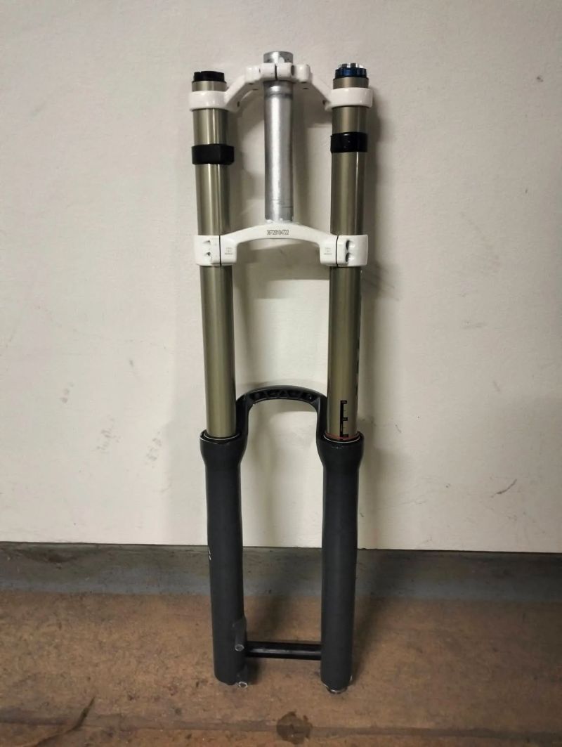 DH Vidlice | RockShox Boxxer R2C2