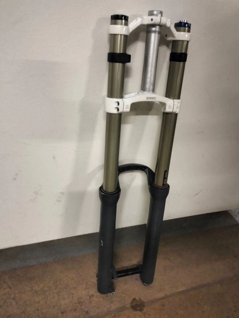 DH Vidlice | RockShox Boxxer R2C2