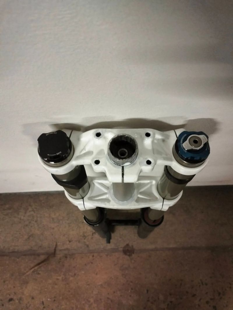 DH Vidlice | RockShox Boxxer R2C2