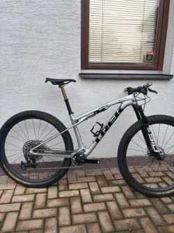 Trek Supercaliber 9.9 2024 + nove kliky s watmetrem