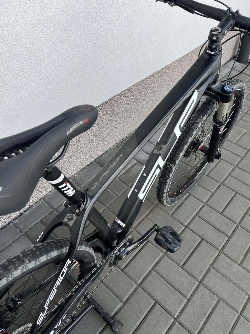 Horské karbonové kolo Superior vel.M 27,5