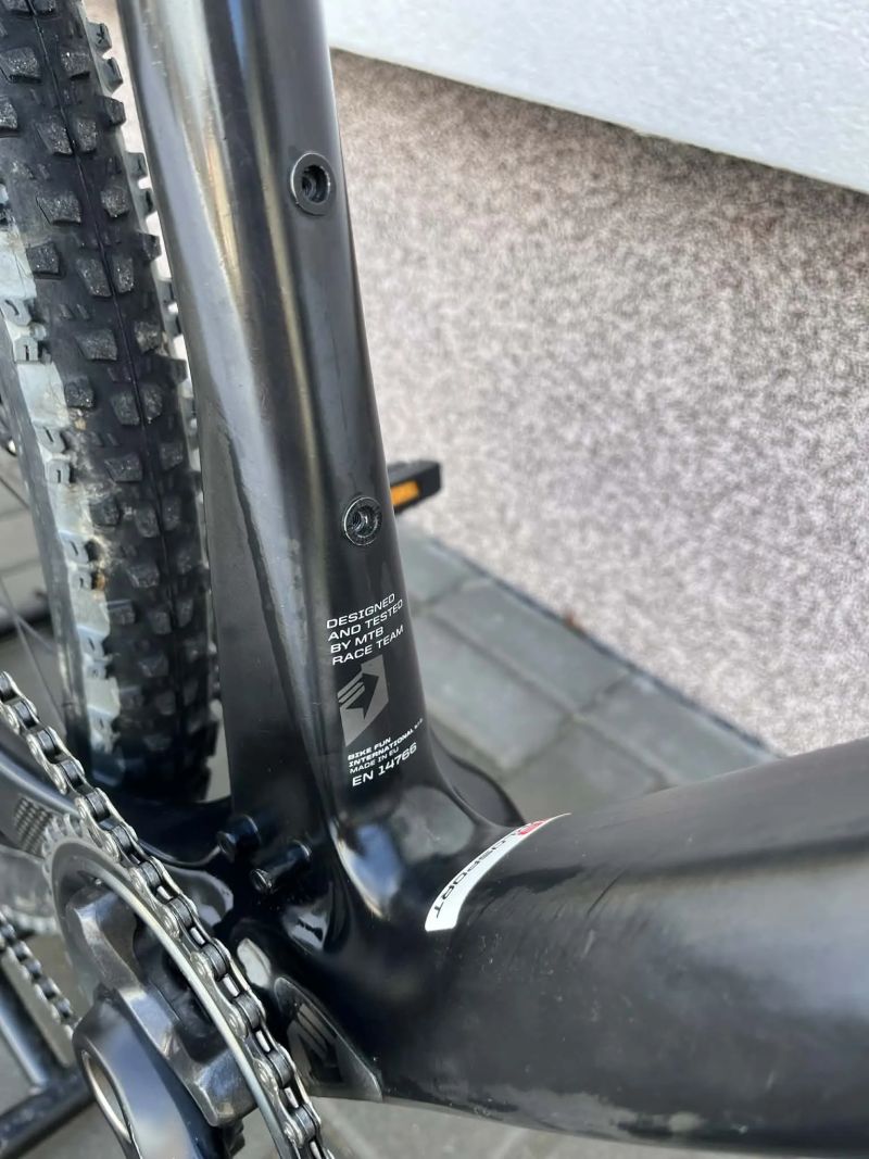 Horské karbonové kolo Superior vel.M 27,5