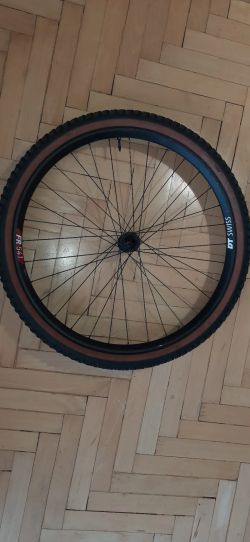 Jeté zadní kolo DT Swiss boost náboj classic 350 (12x148) , ráfek FR 541 s pláštěm Bontrager Brevard