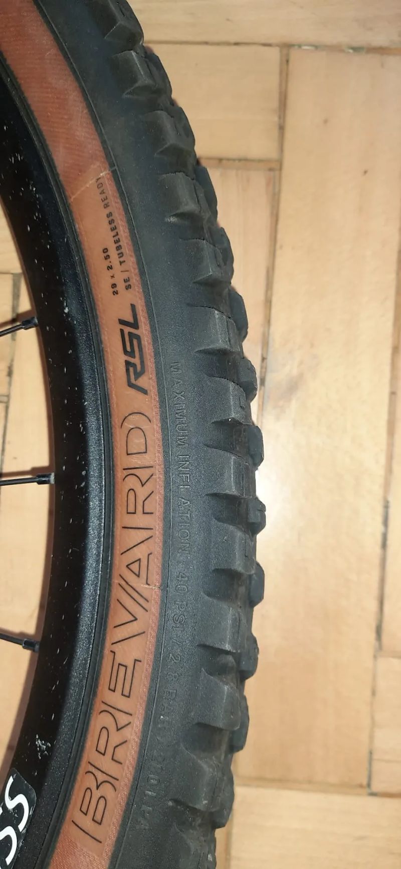 Jeté zadní kolo DT Swiss boost náboj classic 350 (12x148) , ráfek FR 541 s pláštěm Bontrager Brevard