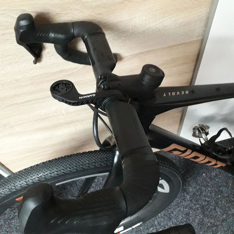 Giant Revolt Advanced Di2 vel.M