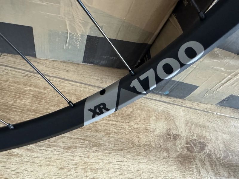 29" kola DT Swiss XR 1700 Spline
