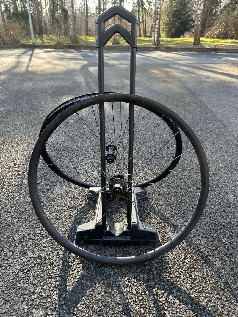 Prodám zánovní zapletená kola DT Swiss G540