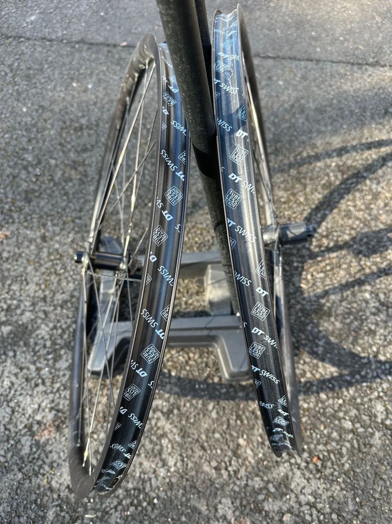 Prodám zánovní zapletená kola DT Swiss G540