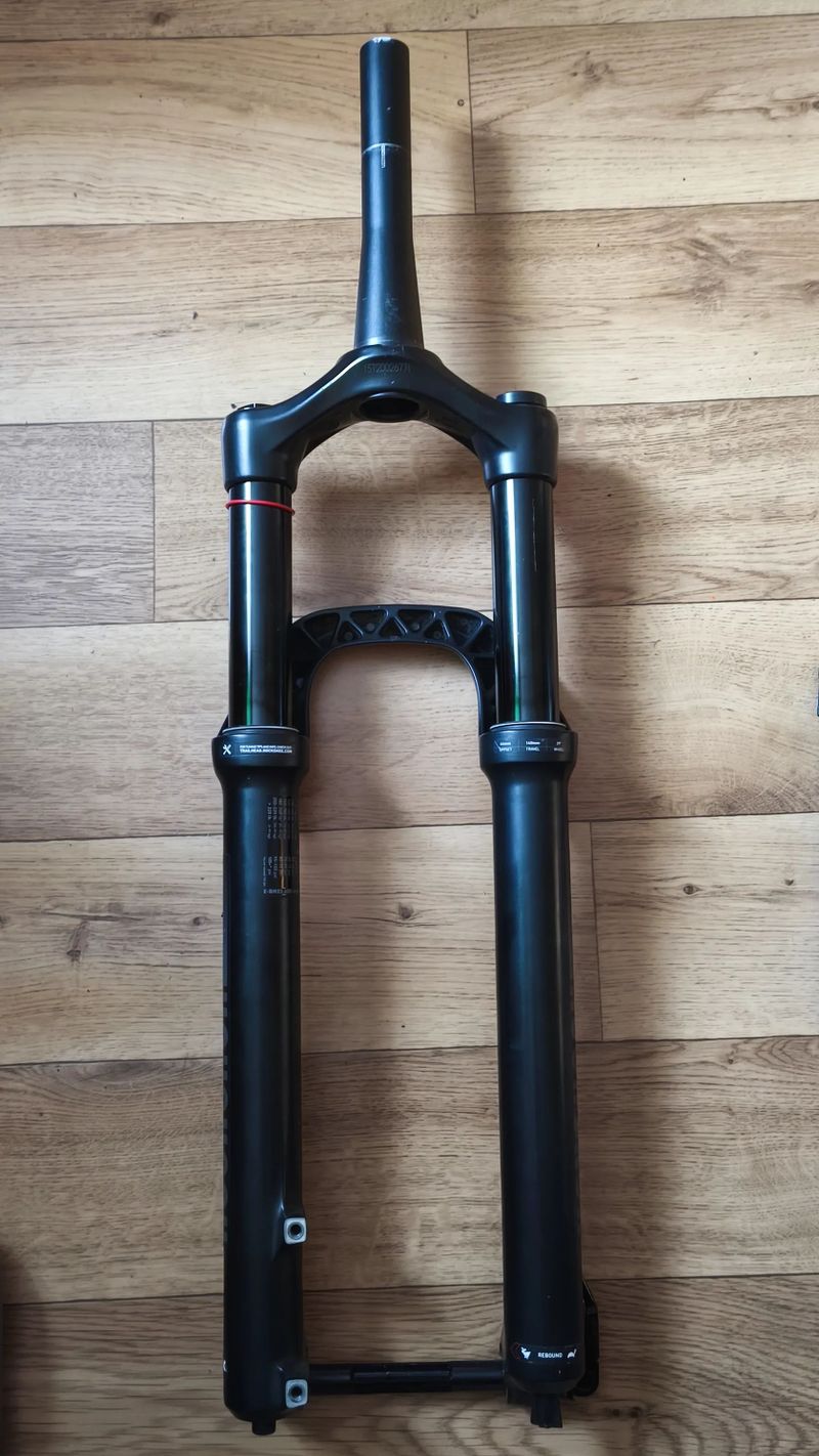 Vidlice rock shox gold 35 a tlumič rock shox deluxe select+