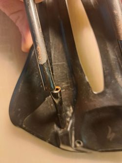 Neuměl by někdo opravit - prasklá (crmo!!) lyžina sedla