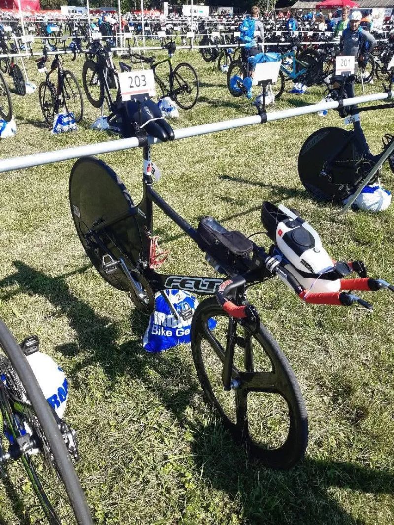 Triatlonová raketa FELT - Plná výbava, DISK + LOUKOŤ, Dura-Ace