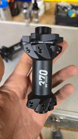 DT Swiss Nové nejete vypletene náboje 370/350 boost 110 28der , cena je za kus 