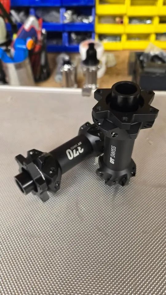 DT Swiss Nové nejete vypletene náboje 370/350 boost 110 28der , cena je za kus 