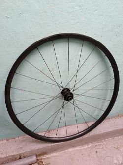 Zapletená kola Bontrager Paradigm Comp, TLR