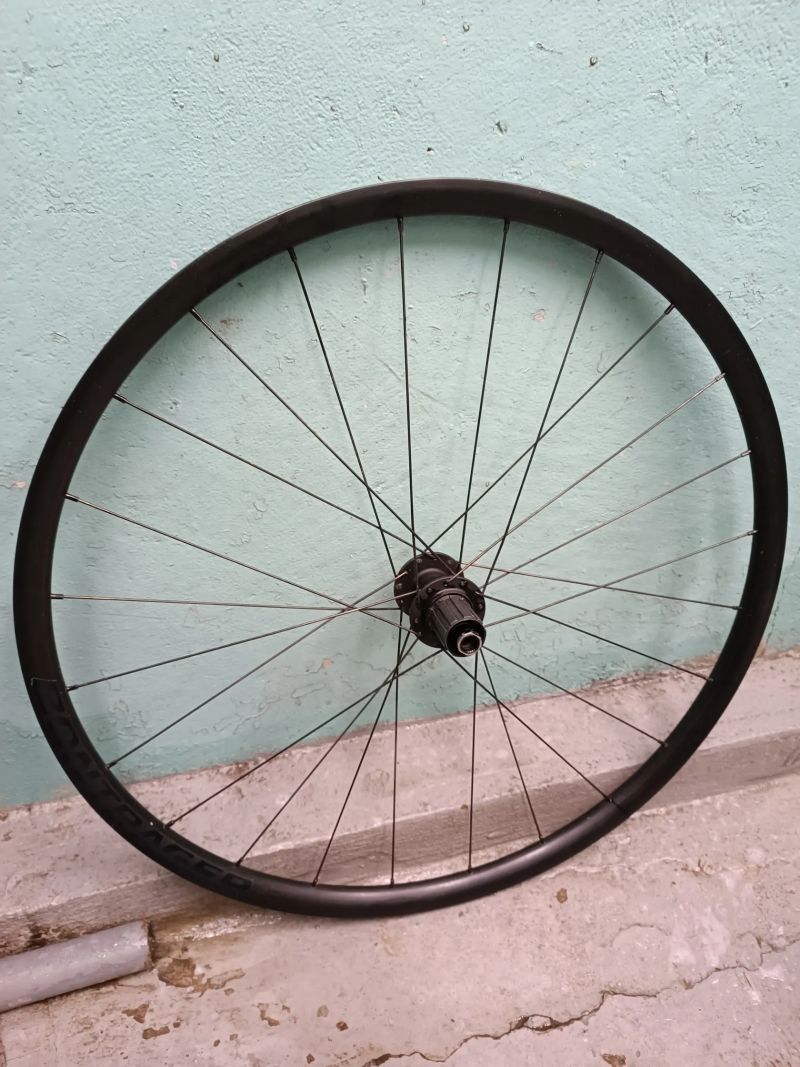 Zapletená kola Bontrager Paradigm Comp, TLR