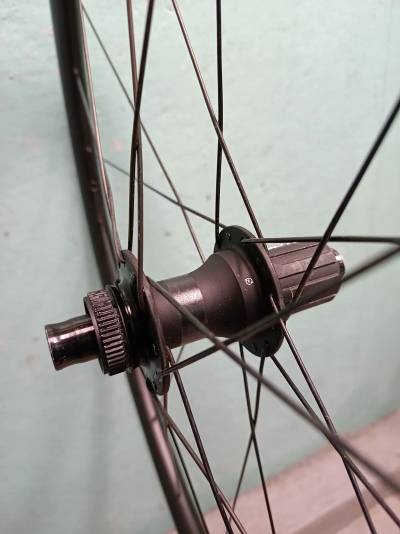 Zapletená kola Bontrager Paradigm Comp, TLR