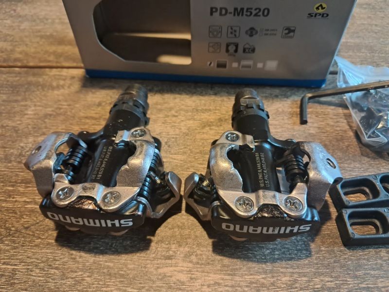 Shimano PD-M520 + kufry. Top stav!