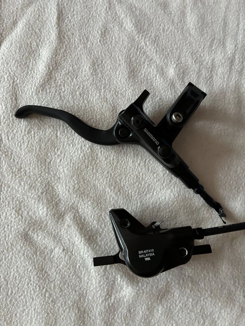Kompletní hydraulické brzdy Shimano MT410
