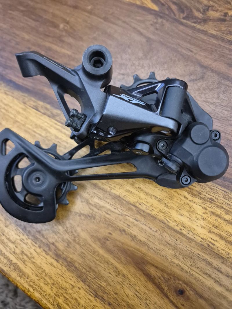 Přehazovačka Shimano XT RD-M8100 12s včetně řazení XT SL-M8100