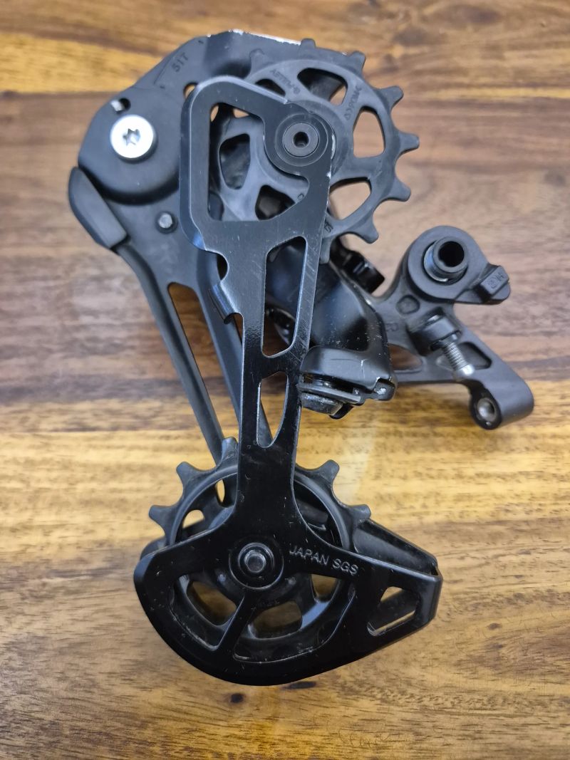 Přehazovačka Shimano XT RD-M8100 12s včetně řazení XT SL-M8100