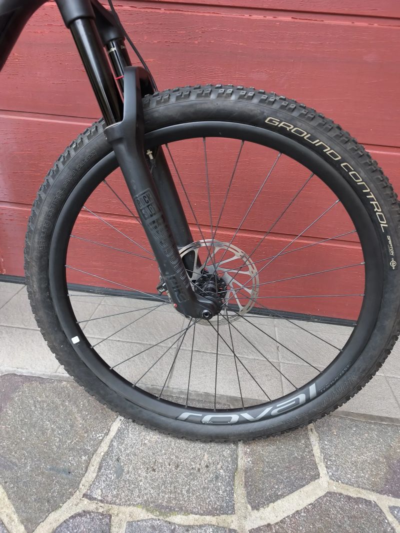 Specialized Stumpjumper Carbon XL, karbonová kola