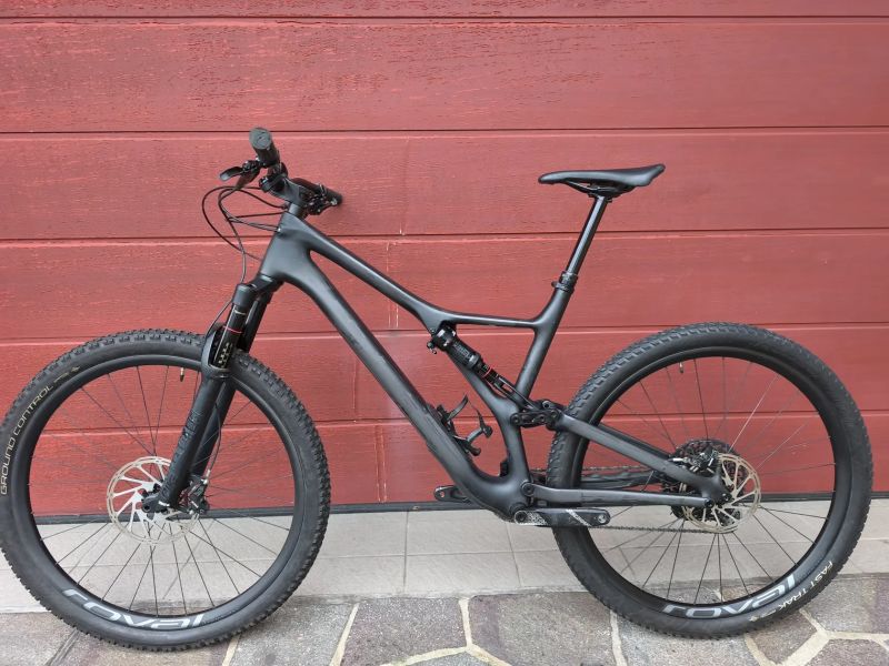 Specialized Stumpjumper Carbon XL, karbonová kola