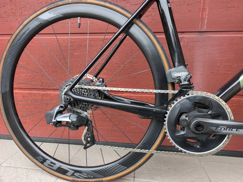 Giant TCR Sram Force AXS, karbonová kola SLR1