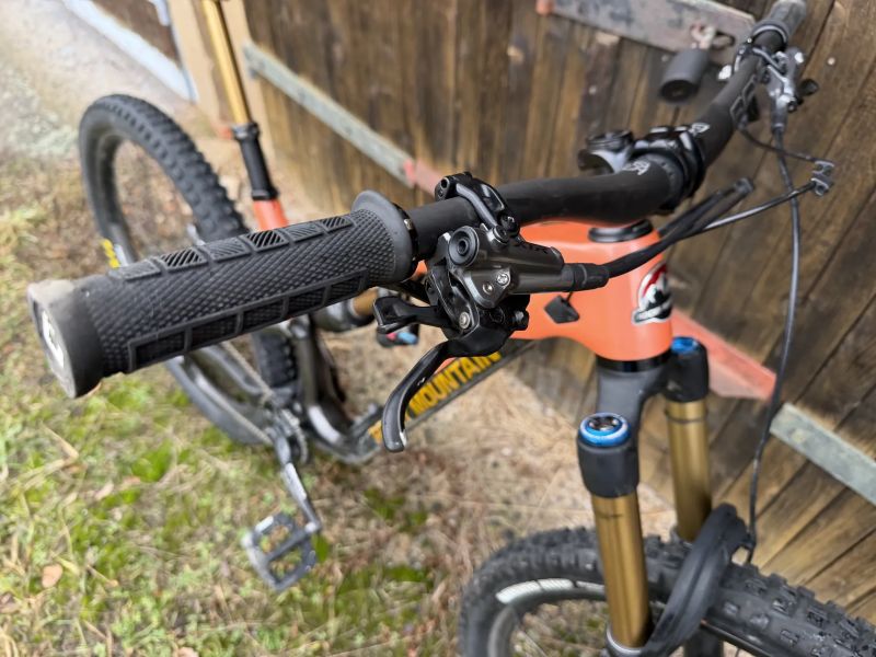 Celoodpruzene karbonove horske kolo