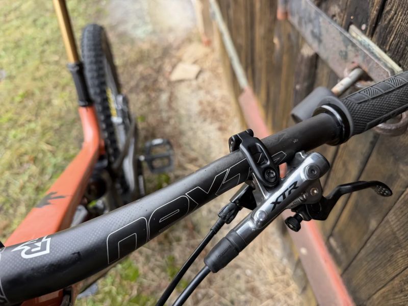 Celoodpruzene karbonove horske kolo