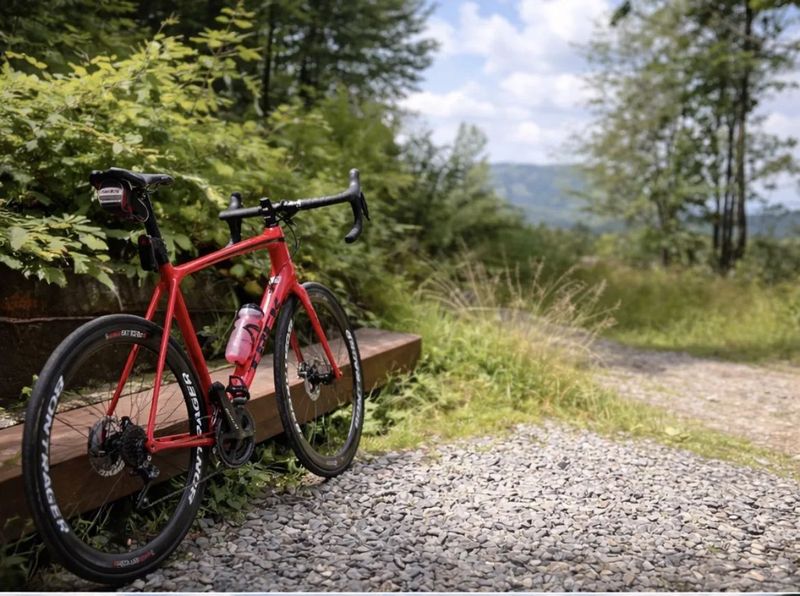 Trek Émonda SL 6 Disc Pro, karbon kola + INPEAK wattmetr