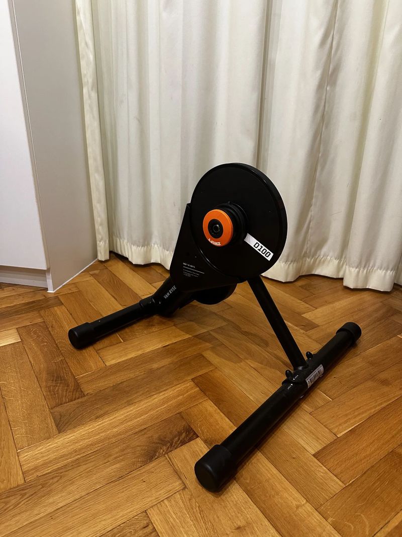 V ZÁRUCE Domácí cyklistický trenažér Van Rysel D100 (Zwift)