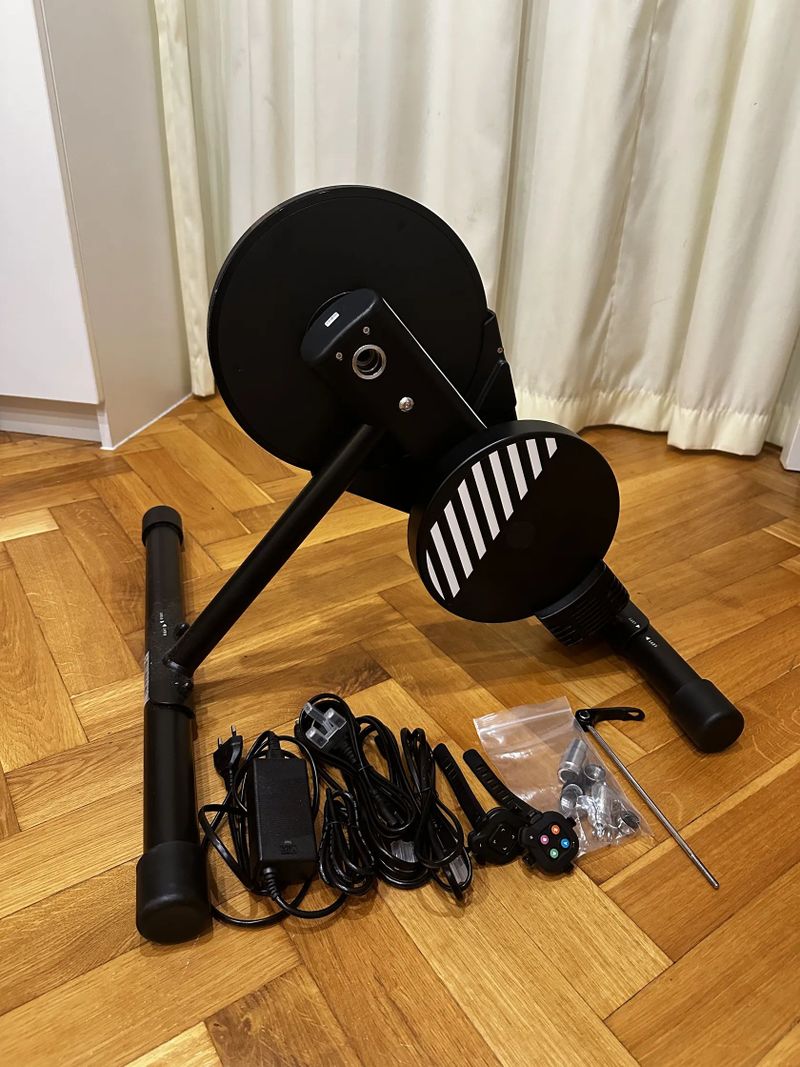 V ZÁRUCE Domácí cyklistický trenažér Van Rysel D100 (Zwift)