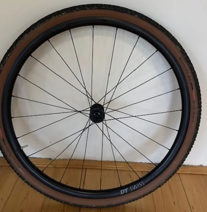 Prodám nová zapletená kola DT Swiss Gravel LN včetně plášťů Schwalbe 