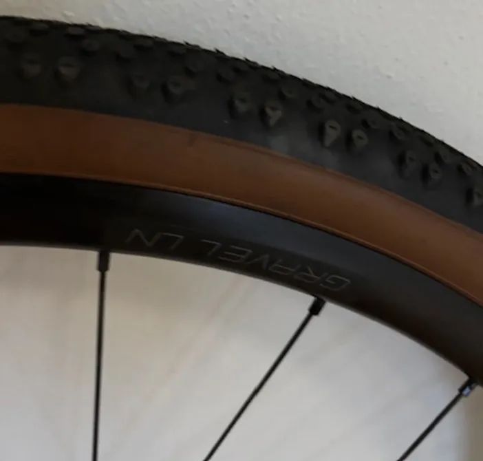 Prodám nová zapletená kola DT Swiss Gravel LN včetně plášťů Schwalbe 