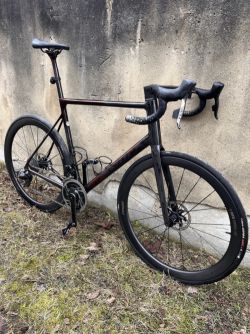 Špičkový top model Isaac Element