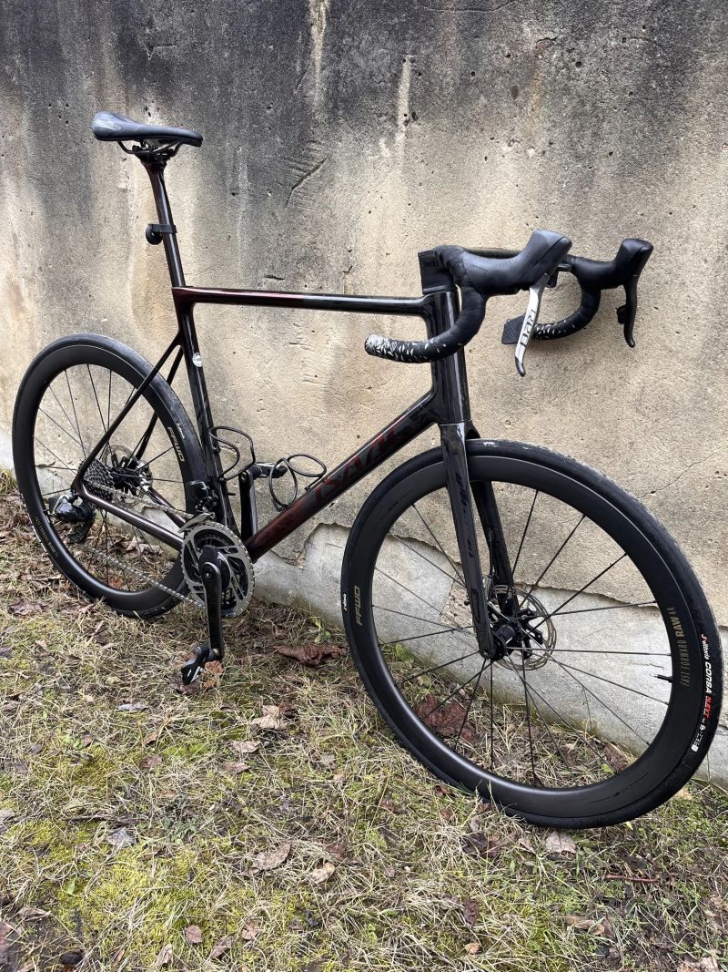 Špičkový top model Isaac Element