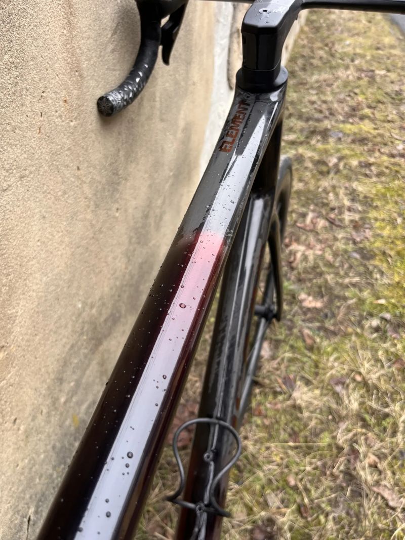 Špičkový top model Isaac Element