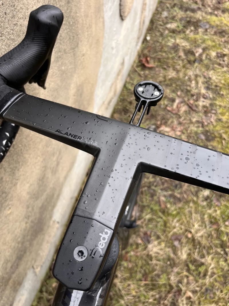 Špičkový top model Isaac Element