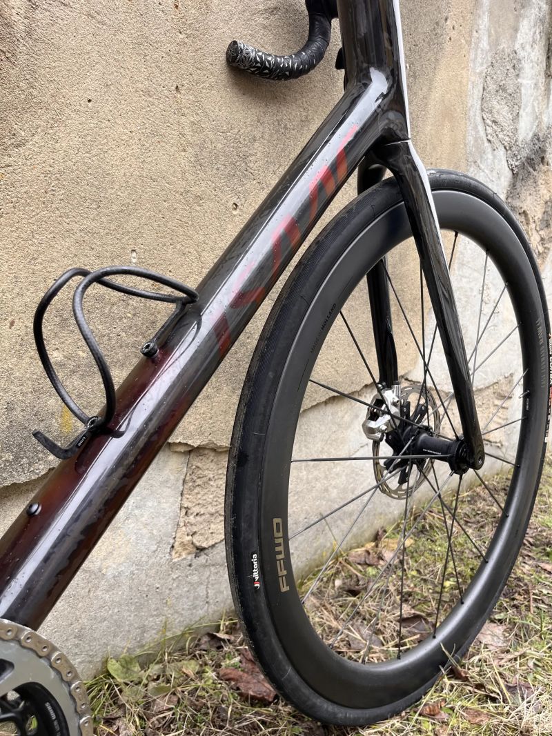 Špičkový top model Isaac Element