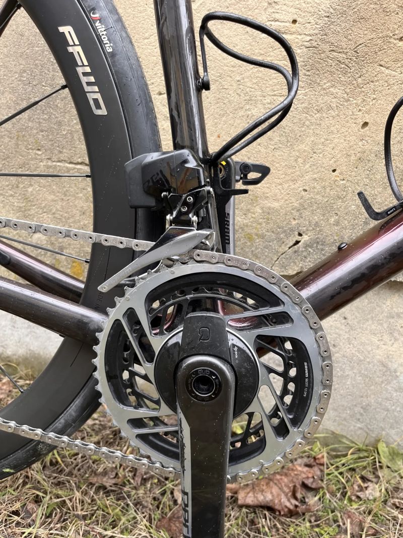 Špičkový top model Isaac Element