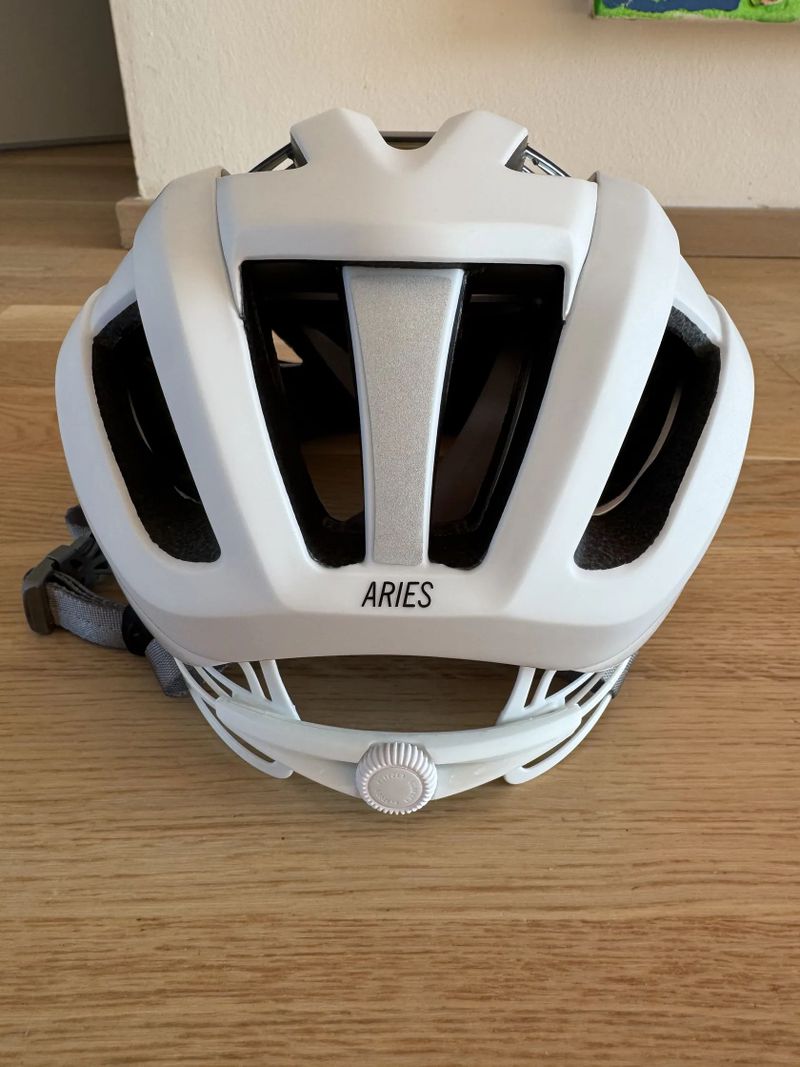 Silniční helma GIRO Aries Spherical – vel. M (55–59 cm), TOP stav