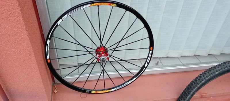 Zapletená kola Mavic 26 