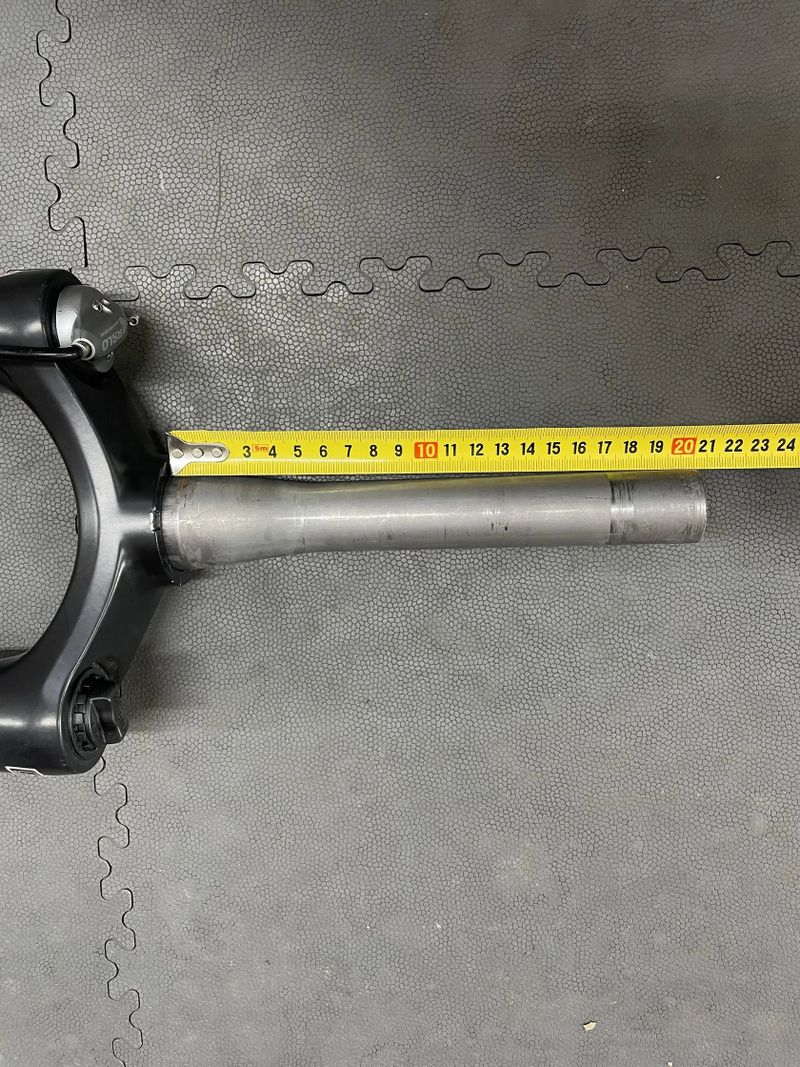 SR Suntour XCM34 RL Boost 130 mm 29" odpružená vidlice