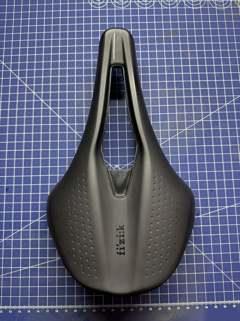 Sedlo Fizik Tempo Argo – šířka 150 mm (jako nové)