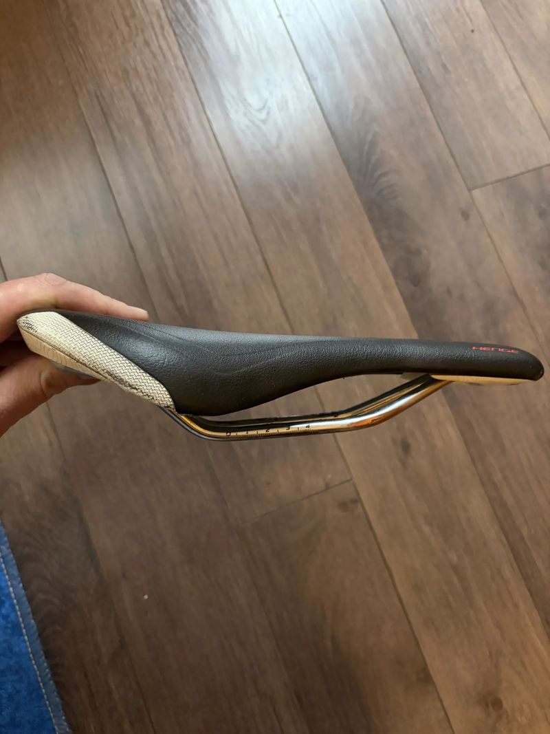 Specialized Henge sedlo