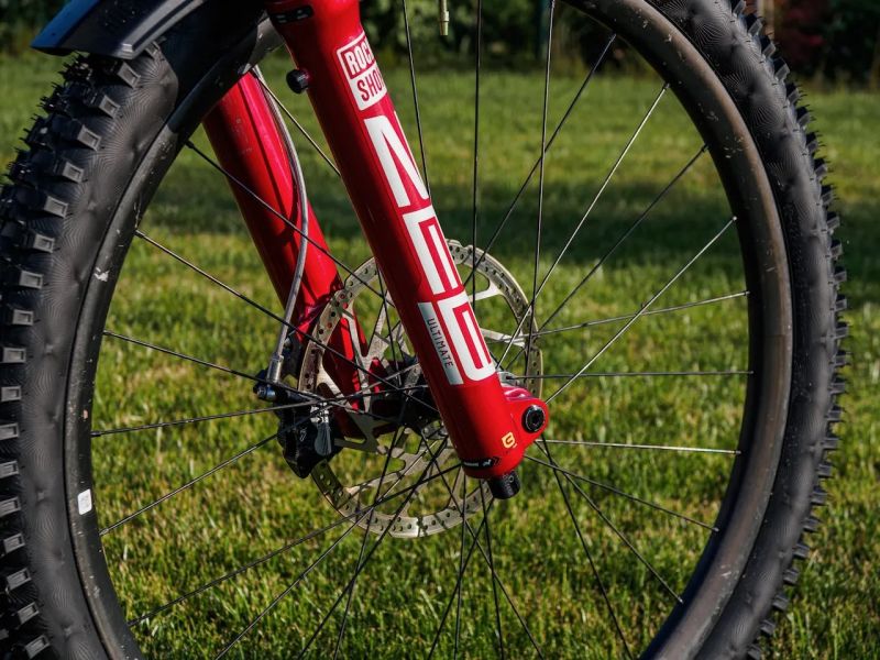 Specialized Stumpjumper Evo, vel. S6, custom stavba, top odpružení RockShox, Carbon výplety, Hope