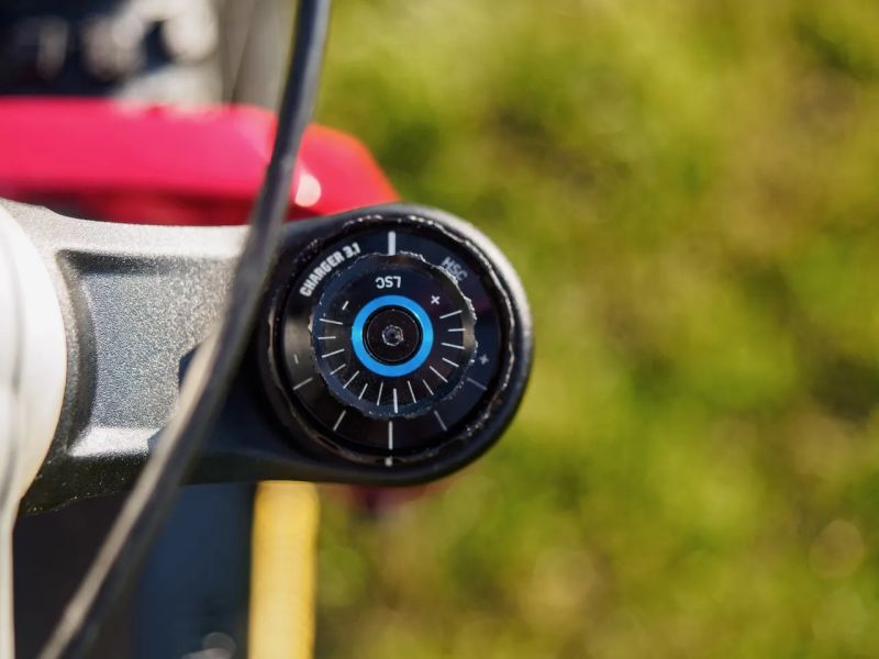 Specialized Stumpjumper Evo, vel. S6, custom stavba, top odpružení RockShox, Carbon výplety, Hope