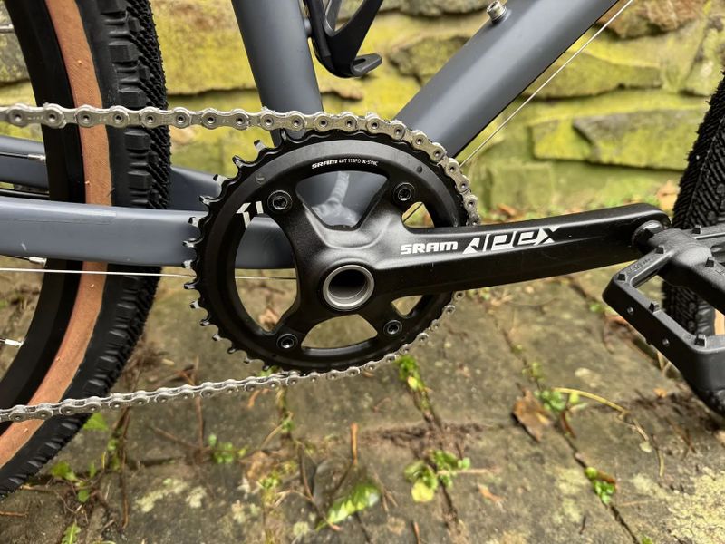 TRIBAN GRVL 520 Apex1 vel. M – 650b/47c komfortní setup, 2 sady plášťů