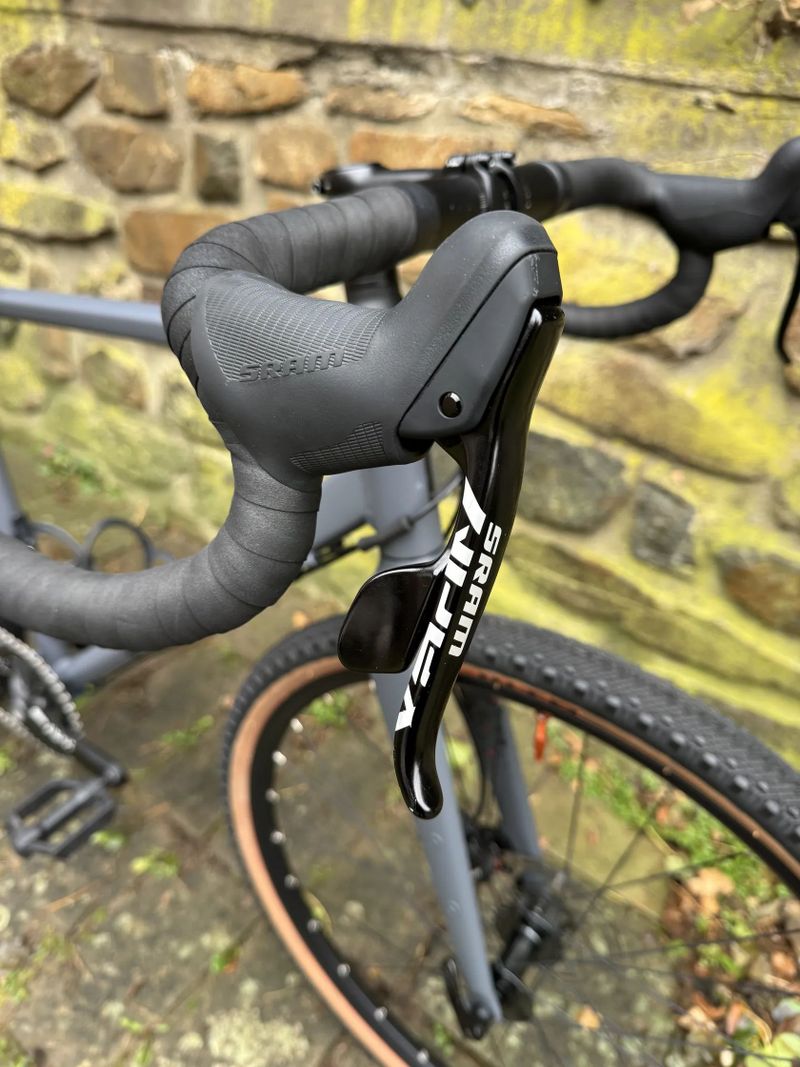 TRIBAN GRVL 520 Apex1 vel. M – 650b/47c komfortní setup, 2 sady plášťů