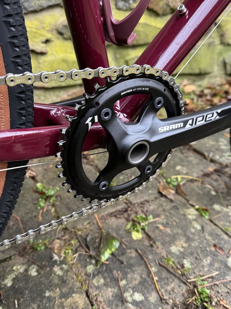 TRIBAN GRVL 520 W Apex1 vel. M – 650b/47c, bezduše, velmi dobrý stav